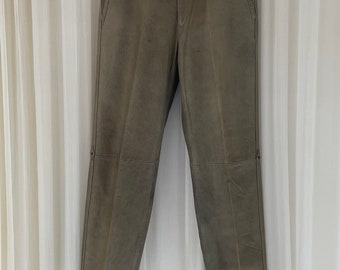 Pantalón de cuero vintage en beige con raya prensada