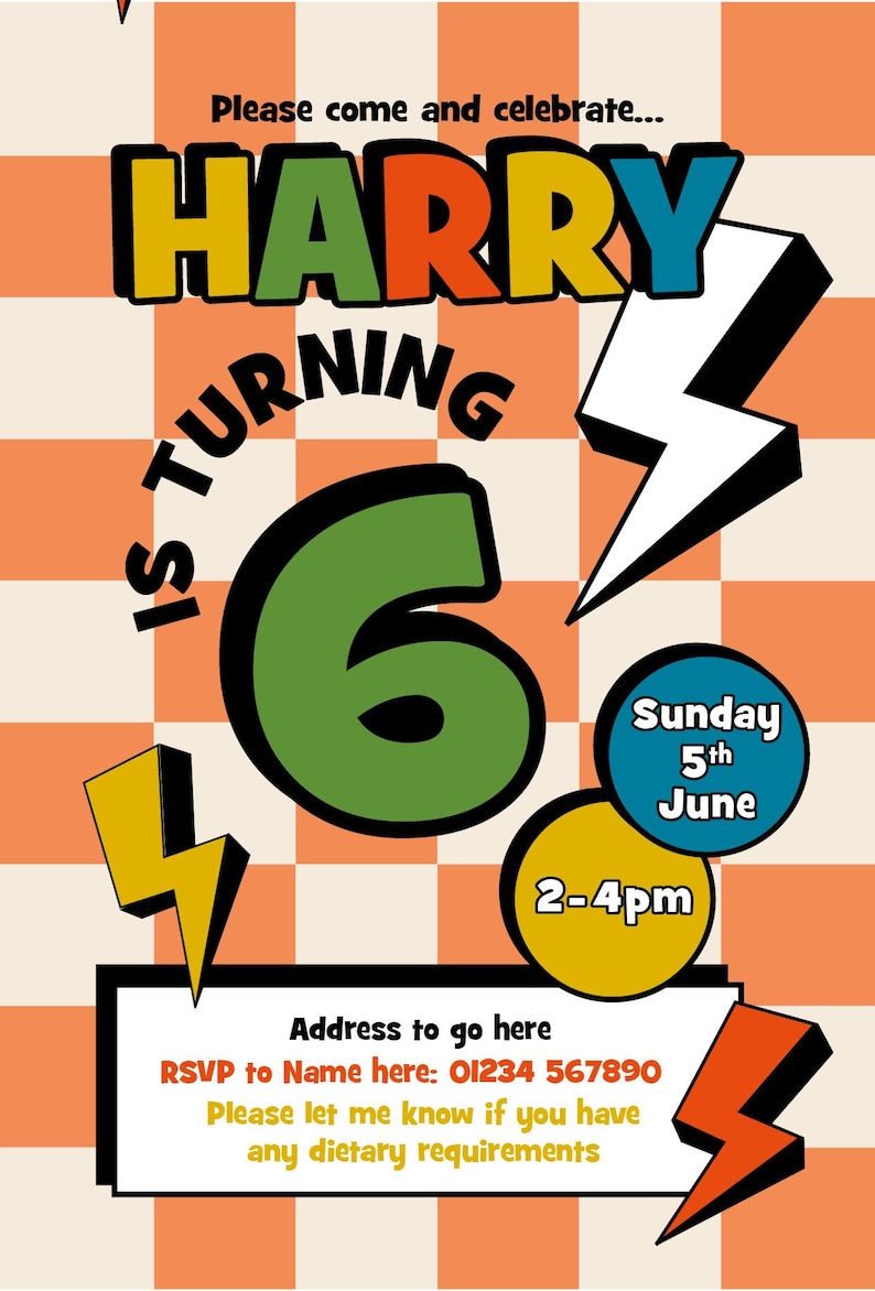 Puede incluir: Invitaci&oacute;n de fiesta de cumplea&ntilde;os de estilo retro con un fondo a cuadros naranja y blanco. La invitaci&oacute;n dice "HARRY TURNING 6" en texto colorido y en negrita, con la fecha y hora de la fiesta. Incluye informaci&oacute;n de RSVP.