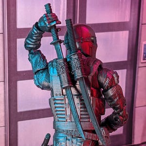 Accesorio de juguete SE Commando Twin Katana y funda trasera a escala 1:12 (sin terminar, hecho a pedido)
