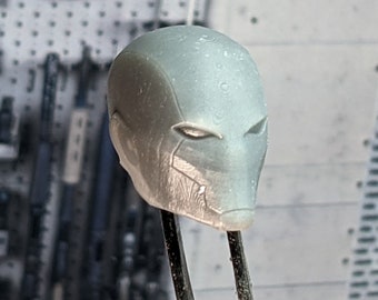 Escultura de cabeça personalizada impressa em 3D do RED BAT VIGILANTE (inacabada, feita sob encomenda)