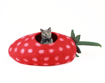 Strawberry Shaped Felt Cat Bed - Natural Wool Cat House - Eco-friendly Pet Cocoon - Pet furniture
