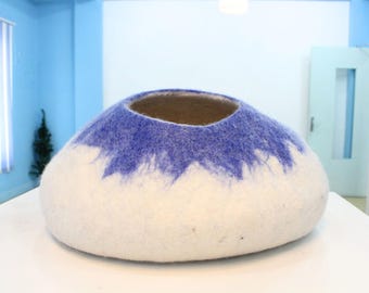 Handmade Ombre Round Cat Bed| Wool Cat Cave for your Feline : Warm, Comfortable and Safe Cave Bed| Felt Pet House