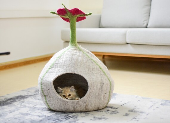 Handmade Flower Cat Cave Bed – 100% New Zealand Wool Cat House