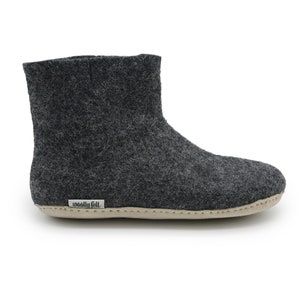 Donkergrijze vilten laars - Handgemaakte enkelschoenen - Unisex volwassen schoenen - Wollen laarsjes natuurlijke kleur - Wintercadeaus