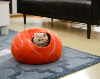 Orange Katzenhöhle aus Filz mit welligen Streifen - Handgemachte Katzenhöhle - Filzkatzenhaus - Wollfilzstreifen-Design-Haustierbett - Geschenke