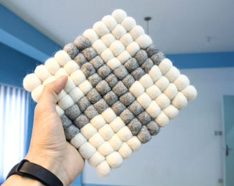 Salvamanteles de bolas de fieltro hechos a mano - Almohadilla térmica de lana resistente al calor