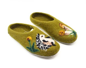 Pantofole da interno in edizione limitata / Scarpe da interno in lana verde con motivo infeltrito ad ago / Pantofole in feltro fatte a mano / Comode ed eleganti!