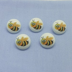 5 x Round Bee Buttons