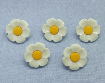 5 x Small Daisy Buttons