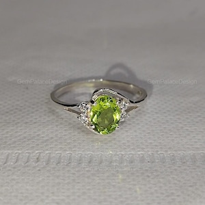 Engagement Peridot Ring Minimalist 925 Sterling Silver Ring Statement Green Peridot Rings For Women