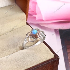 Natural Labradorite Ring • Statement Ring • Gemstone Ring 925 Sterling Silver • Dainty Promise Ring • Stacking Ring • Gift for Mom •