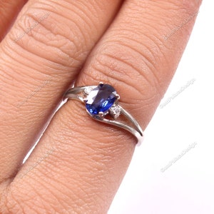 Natural Blue Sapphire Ring. Minimalist ring. jewelry ring. 925 Sterling Silver Ring. Anniversary Gift. Statement Ring .Engagement Ring
