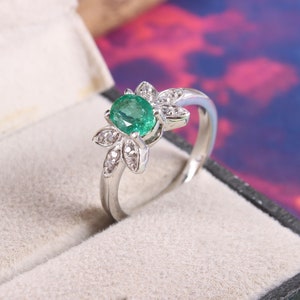 Handmade Natural Emerald Ring " Statement Ring " 925 Sterling Silver Ring " Minimalist Ring " Boho Jewelry " Halo Ring " Promise Ring "