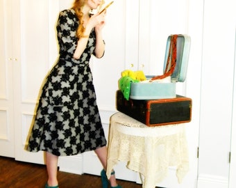 Vintage Party Dress ~ True reproduction with 3/4 sleeves and scoopneck ~ A-line skirt with patch pockets and full petticoat