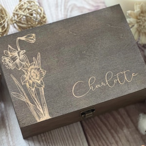 Personalized Wooden Box with Engraving Bridesmaid Gifts, Birthday Gifts for Her, Jewelry Organizer March flower, Daffodil 画像 3