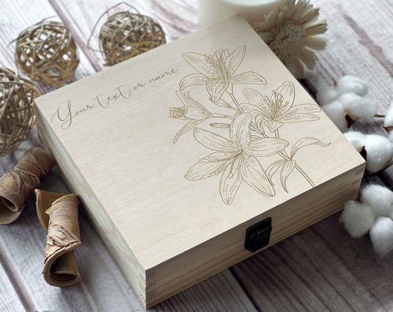 Schönheit Lilie Blume, personalisierte Holzbox für Frauen, Erinnerungsbox, Geschenkbox für Freundin, benutzerdefinierte Boxen, Liebesbox, Andenkenbox Bild 5