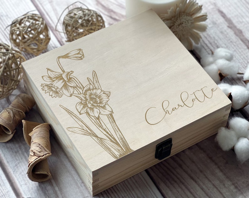 Personalized Wooden Box with Engraving Bridesmaid Gifts, Birthday Gifts for Her, Jewelry Organizer March flower, Daffodil 画像 5