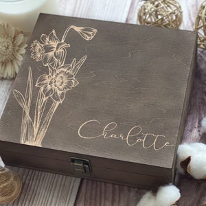 Personalized Wooden Box with Engraving Bridesmaid Gifts, Birthday Gifts for Her, Jewelry Organizer March flower, Daffodil 画像 4