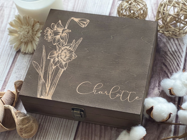 Personalized Wooden Box with Engraving Bridesmaid Gifts, Birthday Gifts for Her, Jewelry Organizer March flower, Daffodil 画像 4