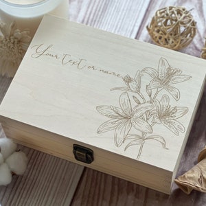 Schönheit Lilie Blume, personalisierte Holzbox für Frauen, Erinnerungsbox, Geschenkbox für Freundin, benutzerdefinierte Boxen, Liebesbox, Andenkenbox Bild 3