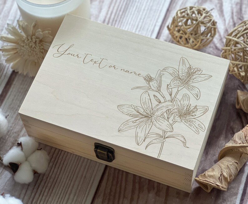 Schönheit Lilie Blume, personalisierte Holzbox für Frauen, Erinnerungsbox, Geschenkbox für Freundin, benutzerdefinierte Boxen, Liebesbox, Andenkenbox Bild 3