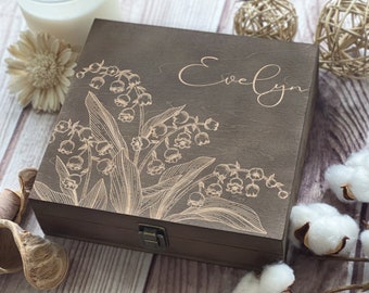 Scatola portaoggetti in legno incisa – Design Mughetto, regalo personalizzato