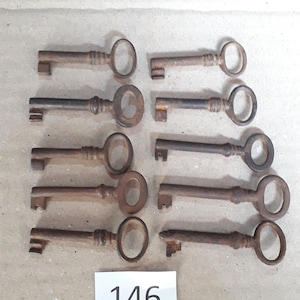 10 Vintage small Victorian keys skeleton keys