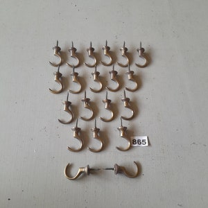 20 kraftiga kopp- eller muggkrokar i gjuten mässing i vintagestil, viktoriansk design, med en ÅLDRAD finish, INTE lackerade eller belagda, perfekta för kök.