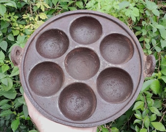 Wspaniała, stara, żeliwna patelnia do jajek, duńska patelnia do naleśników z początku XX wieku