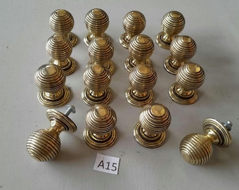 16 wspaniałych, wysokiej jakości, masywnych, w stylu vintage, polerowanych, mosiężnych, ciężkich, odlewanych, mosiężnych gałek lub uchwytów do szafek, NIE lakierowanych ani powlekanych
