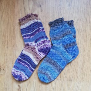 OPHEFFINGSUITVERKOOP 1+1 GRATIS : Met de hand gebreide blauwe sokken - maat 38/39