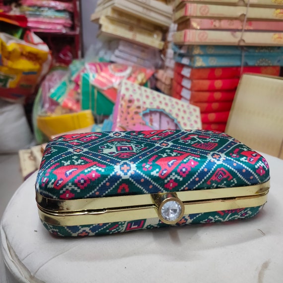 Latest clutch shop design with price