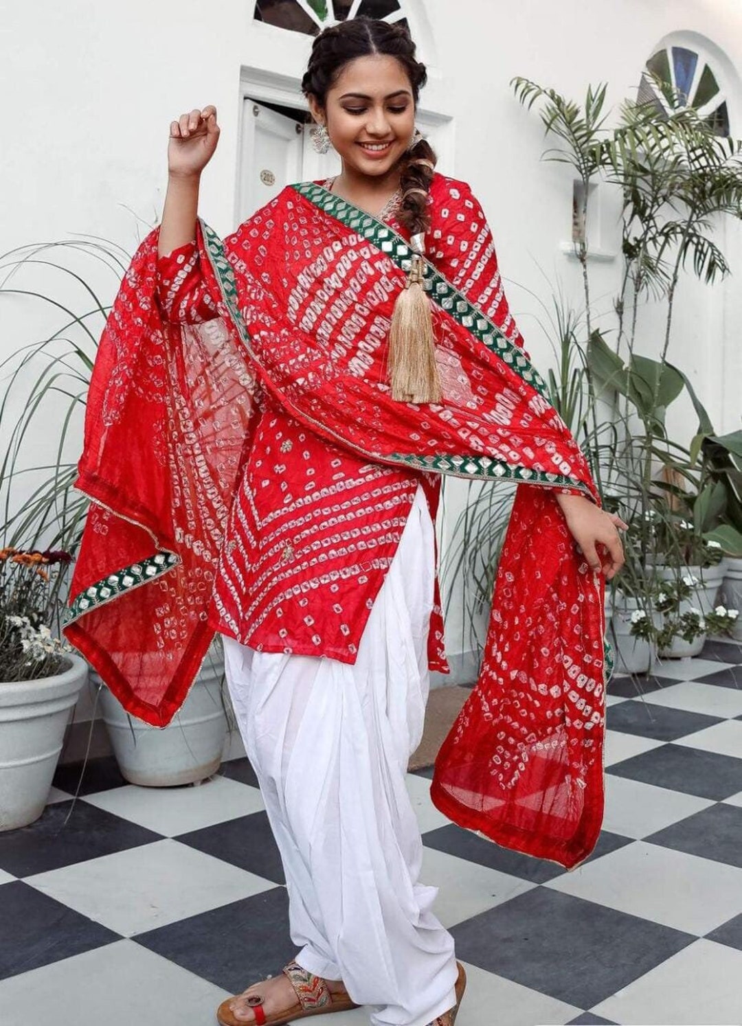 Pink and Red Gajji Silk Chandrokhani Bandhni Dupatta | Kutchculture