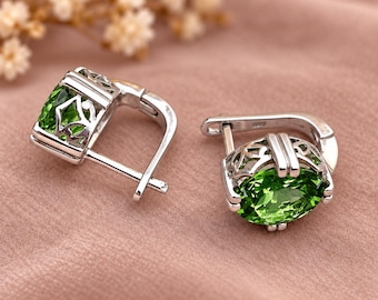 Handgefertigte Sultanit-Ohrringe, ovaler Edelstein mit Farbwechsel, Klappverschluss aus 925er Sterlingsilber