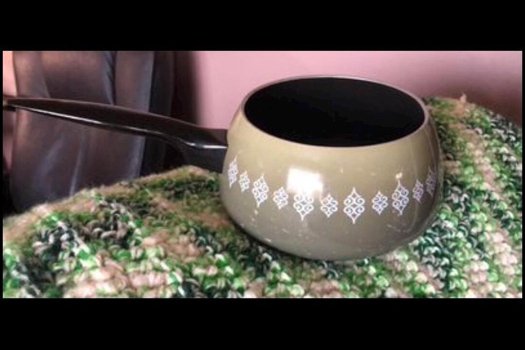 Mid Century Modern Avocado Green Sauce /fondue Pot Pan Non Stick Retro ... Mid Century Modern Avocado Green Sauce /fondue Pot Pan Non Stick Retro ...