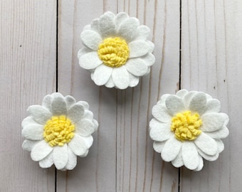 Felt Daisy Magnets, Set of 3 Daisy Magnets, Felt Flower Magnets, Kitchen Magnets, Office Magnets, Spring Magnets, Summer Magnets
