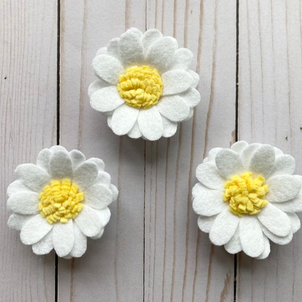 Felt Daisy Magnets, Set of 3 Daisy Magnets, Felt Flower Magnets, Kitchen Magnets, Office Magnets, Spring Magnets, Summer Magnets