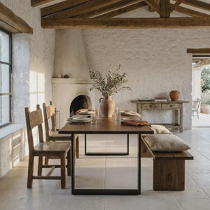 Table de salle à manger en bois massif faite main : pieds carrés en fer, finition « D A R K ». KASA