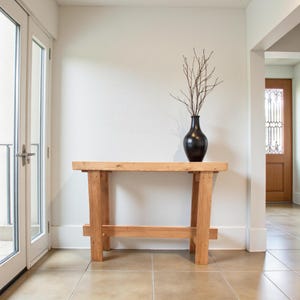 Table console en bois massif faite main : buffet d'entrée rustique. CHARI