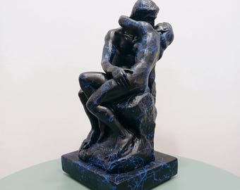 Sculpture Le baiser : réplique de Rodin en albâtre noir et bleu - gReplicas