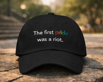 Die erste Pride-Mütze war ein Aufstand, bestickte queere Baseballkappe, Stonewall-Pride-Mütze, LGBTQ-Geschichtsmütze, Pride-Protestkappe