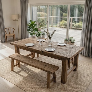 Juego de mesa de comedor de estilo rústico con bancos, fabricado en madera reciclada – Muebles rústicos de madera maciza.