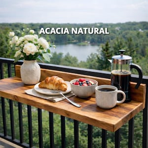 Puede incluir: Juego de tres tazas de cerámica con acabado mate moteado. Las tazas son en tonos crema, gris claro y gris oscuro. Cada taza tiene un diseño simple y minimalista, ideal para café o té.