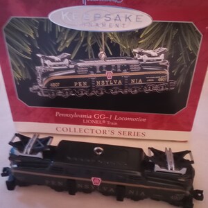 Lionel&#39;s Pennsylvania GG-1 Locomotive by Hallmark