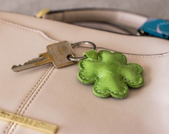 Schlüsselanhänger Kleeblatt Handgemacht aus Leder mit Geschenk für Lieblingsmensch Kindergarten Schulanfang Gute Besserung