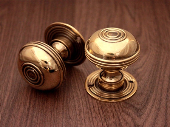Antique Brass Finish Bloxwich Style Traditional Victorian Style Door Knobs 