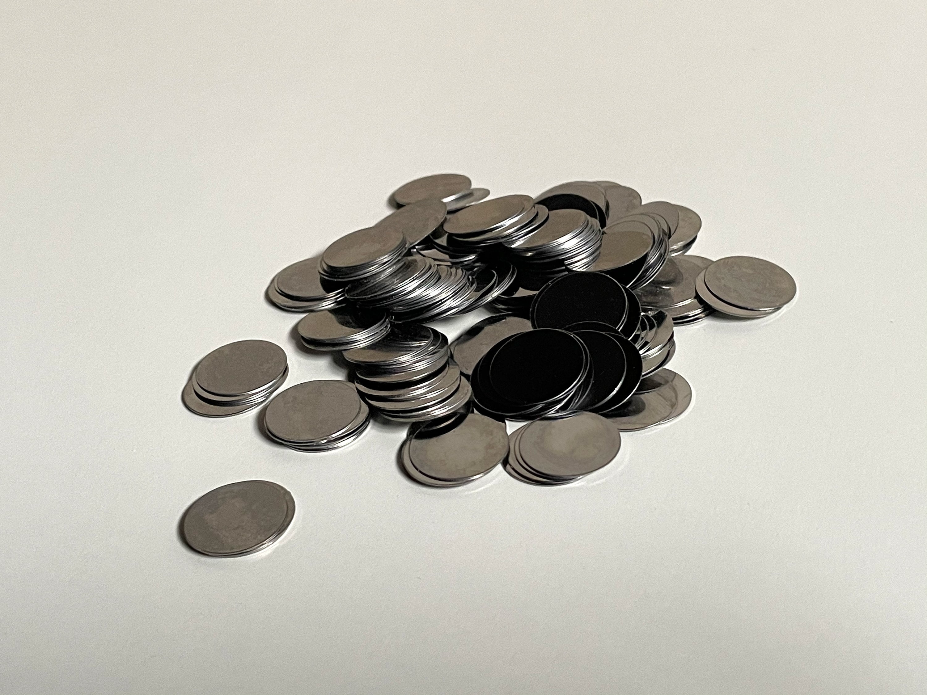 0.39 EUR/Stck. Metallplättchen selbstklebend 16 mm Durchmesser