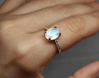 Sterling Silver Moonstone Ring,Unique Rainbow Gemstone Ring,Princess Cut Engagement Solitaire Ring,June birthstone ring,Modern Dainty Ring