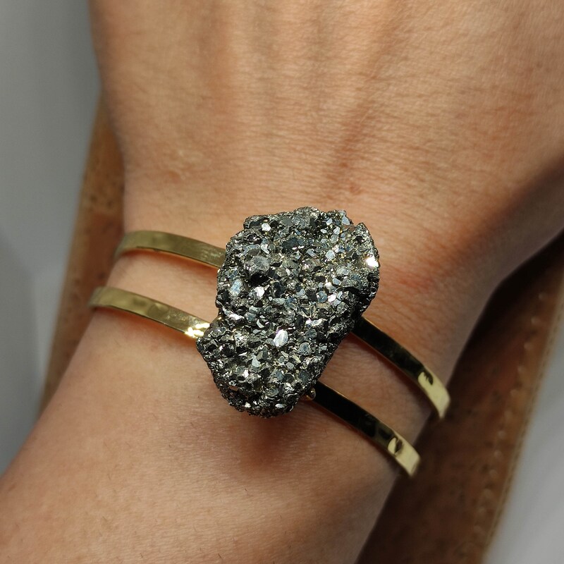 SHILOH CRYSTAL BANGLE BRACELET