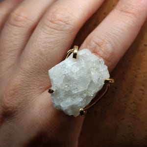 White quartz ring,Clear quartz ring,Crystal quartz ring,Raw quartz ring,Large crystal ring,Large cocktail rings,Large gemstone ring